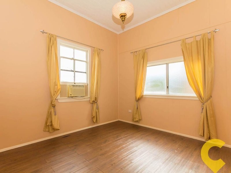 8 Rainbow Street, Sandgate QLD 4017