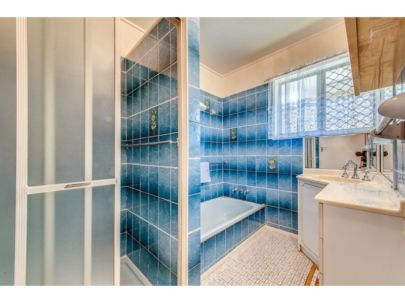 1 Mawarra Crescent, Ferny Hills QLD 4055