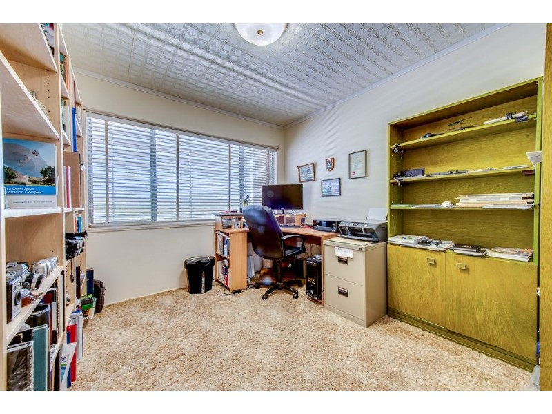 1 Mawarra Crescent, Ferny Hills QLD 4055