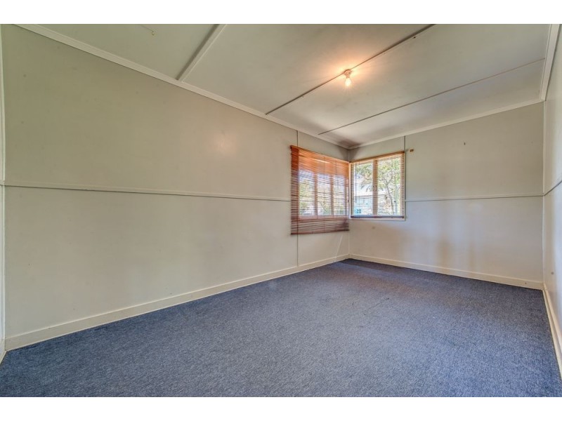 11 Kingaroy St, Stafford Heights QLD 4053