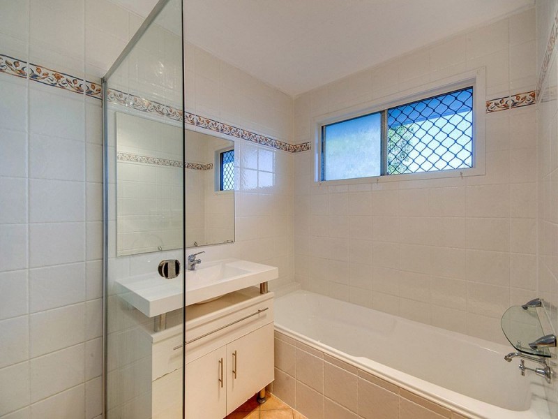 2 Wirlpana Avenue, Ferny Hills QLD 4055