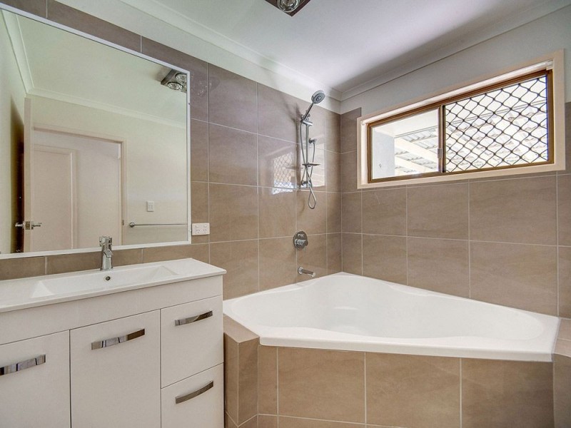 7 Flamingo Drive, Albany Creek QLD 4035