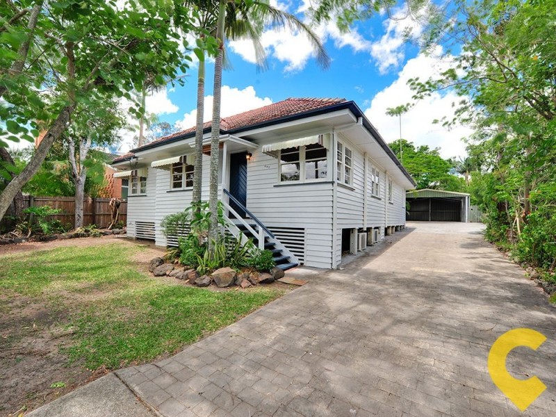 847 Logan Road, Holland Park West QLD 4121