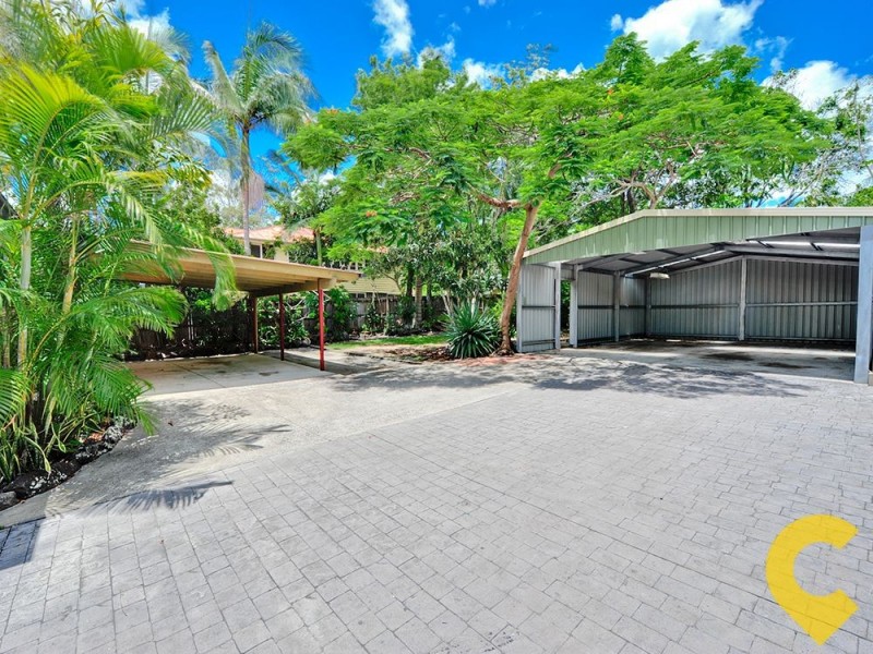 847 Logan Road, Holland Park West QLD 4121