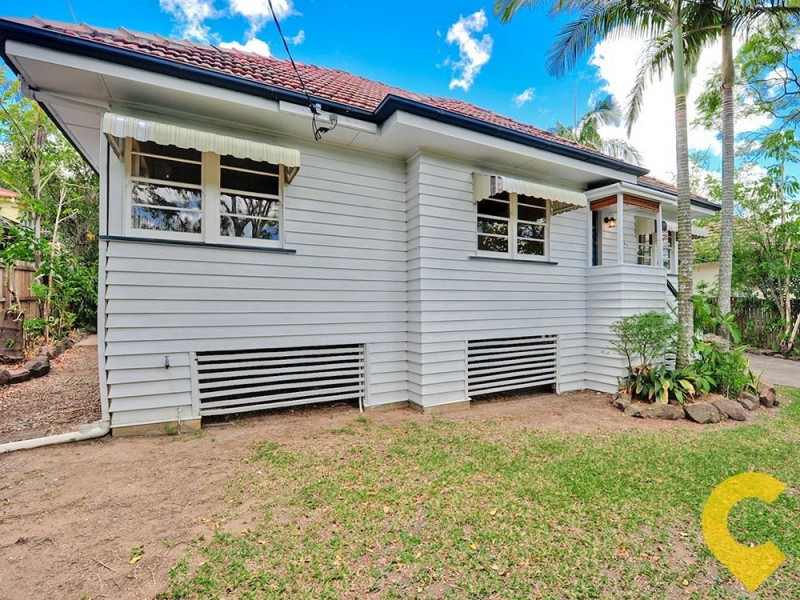 847 Logan Road, Holland Park West QLD 4121