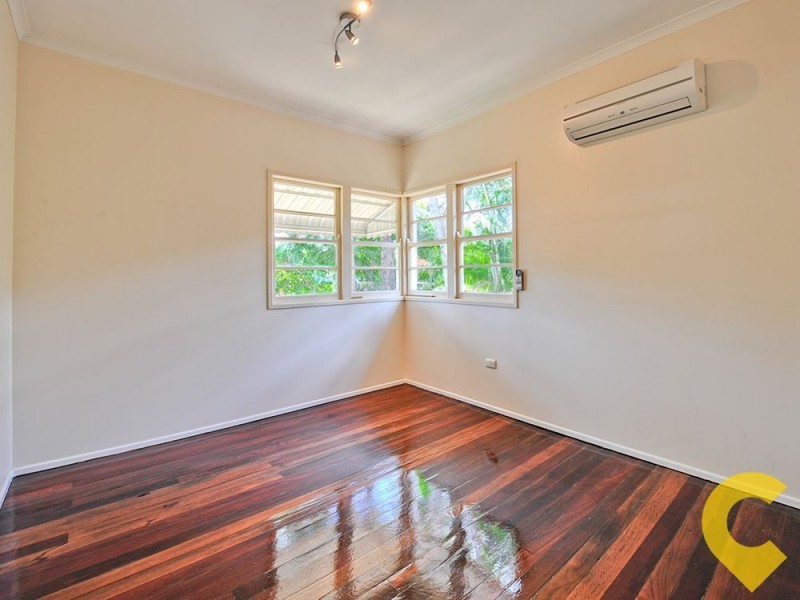 847 Logan Road, Holland Park West QLD 4121