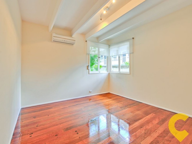 847 Logan Road, Holland Park West QLD 4121