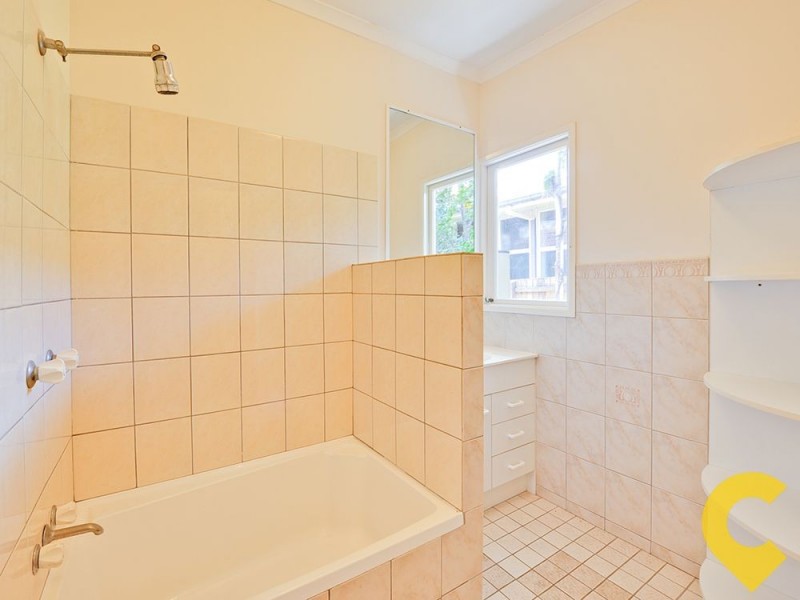 847 Logan Road, Holland Park West QLD 4121