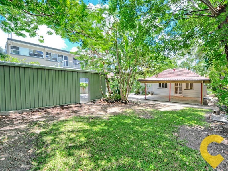 847 Logan Road, Holland Park West QLD 4121