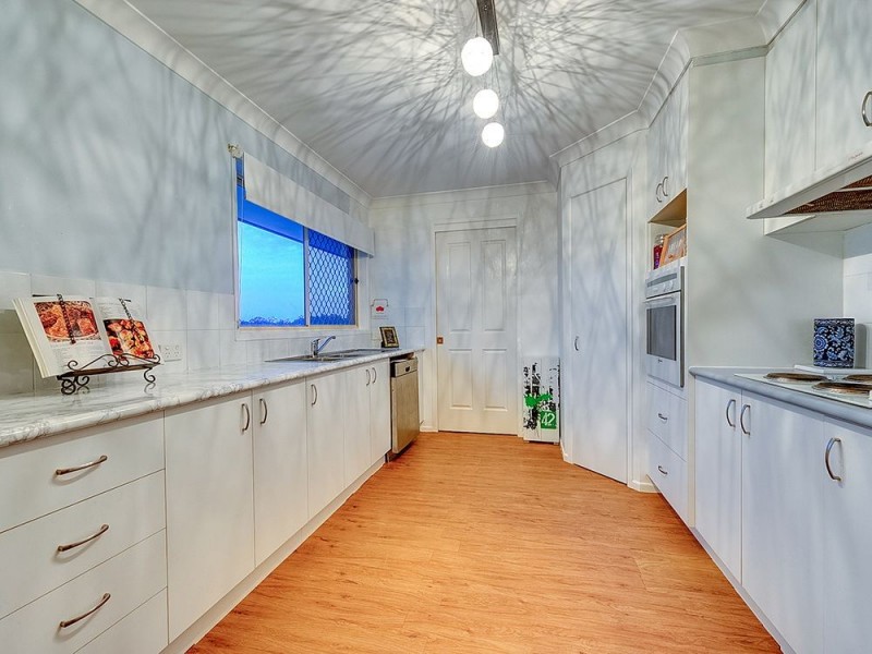 18 Mareeba Court, Arana Hills QLD 4054