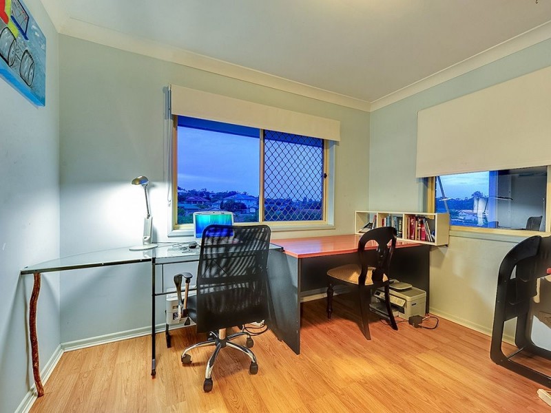 18 Mareeba Court, Arana Hills QLD 4054