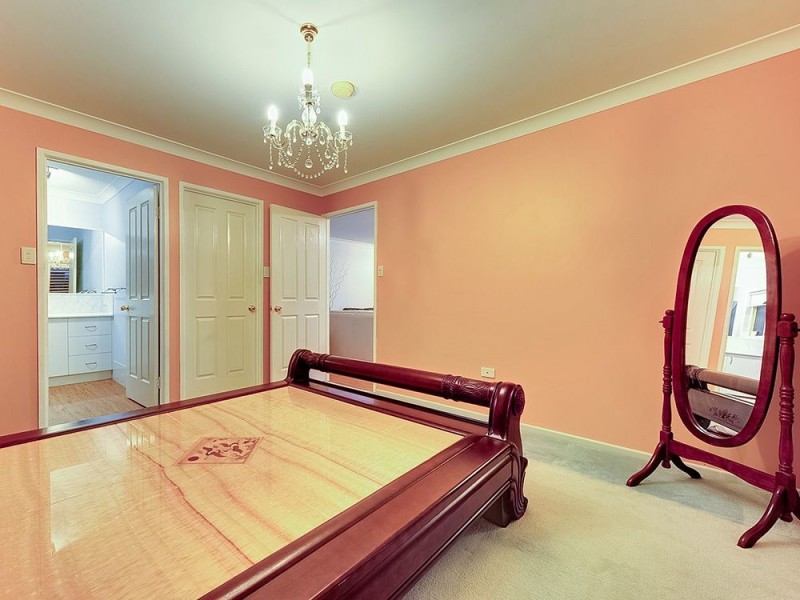 18 Mareeba Court, Arana Hills QLD 4054