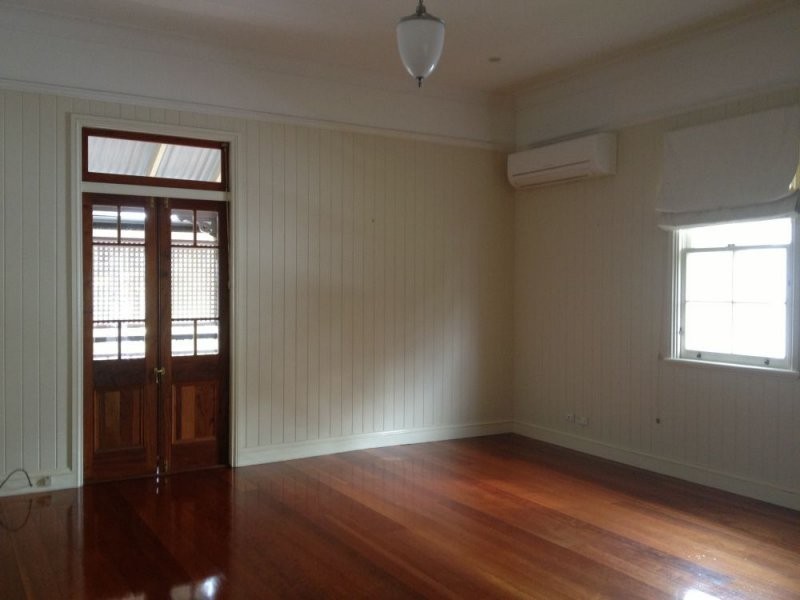 39 Raymond Street, Shorncliffe QLD 4017