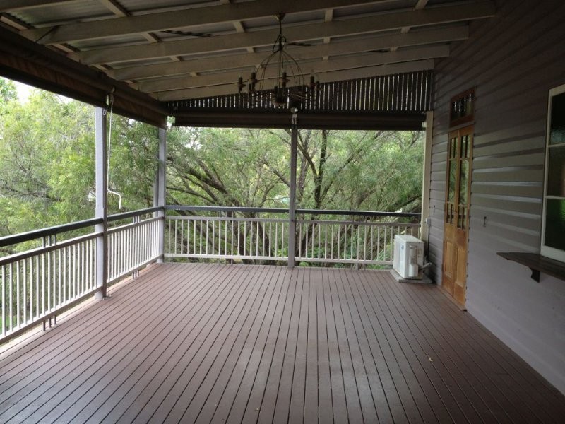 39 Raymond Street, Shorncliffe QLD 4017