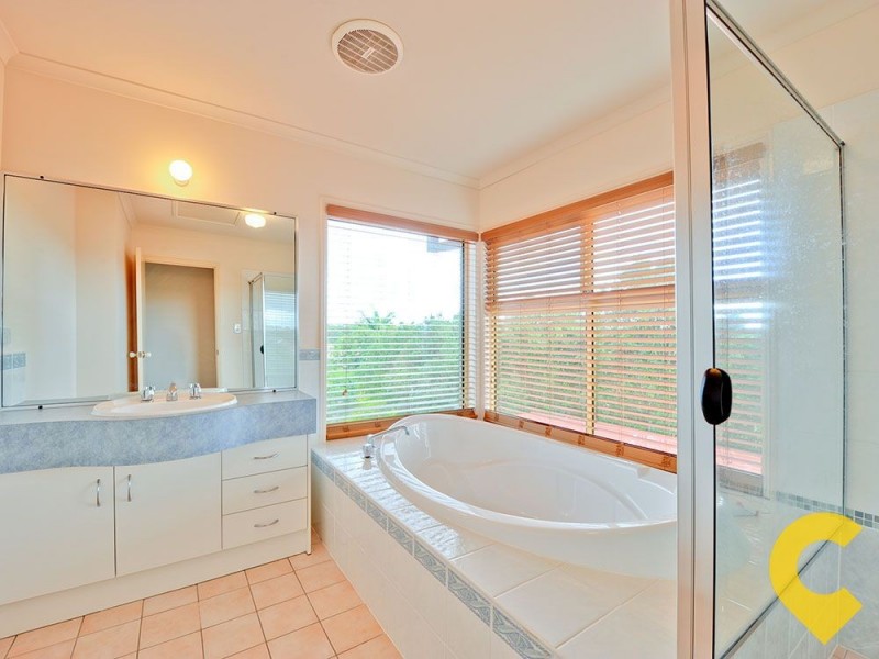 1 Penelope Court, Eatons Hill QLD 4037