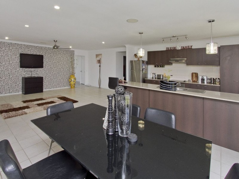 42 Peacherine Circuit, Bellmere QLD 4510