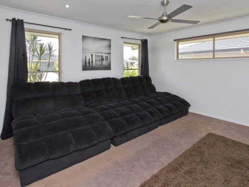 42 Peacherine Circuit, Bellmere QLD 4510