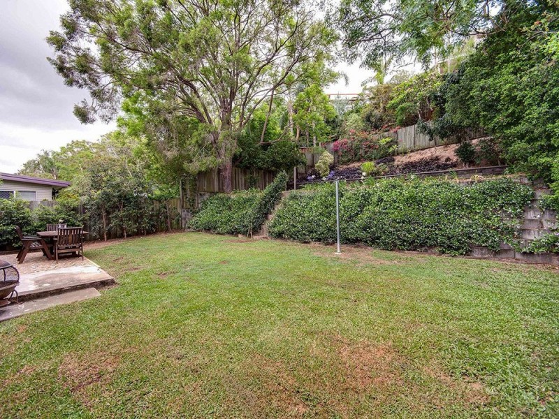 23 Landscape Street, Stafford Heights QLD 4053