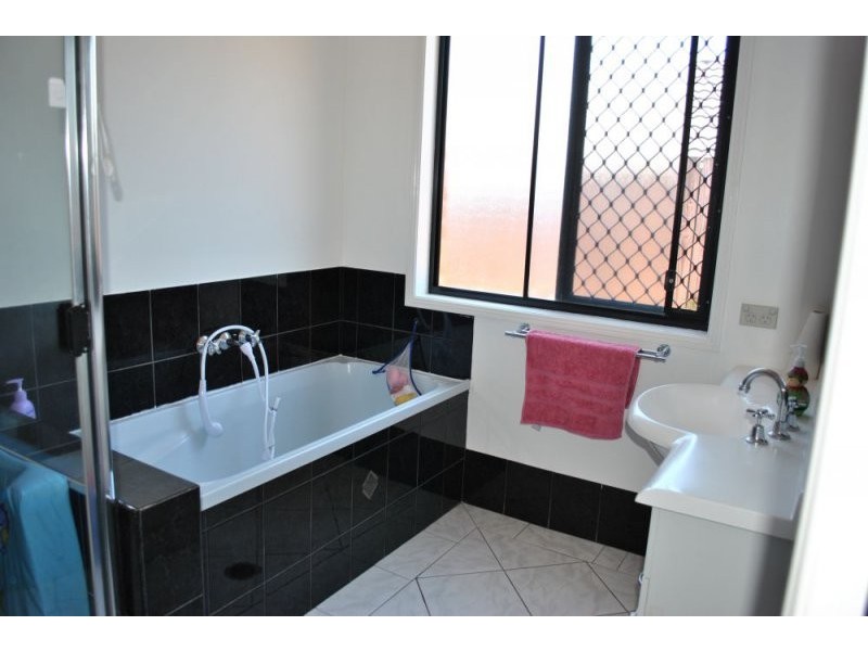 10 Samford Place, Forest Lake QLD 4078