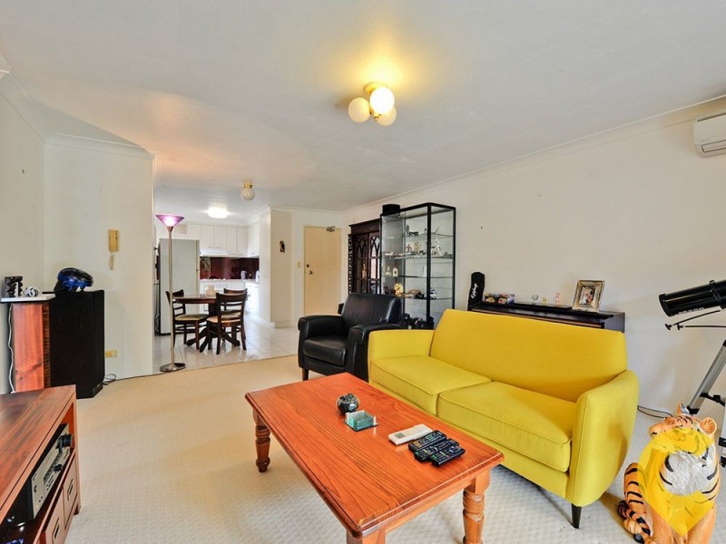 2/94 Cavendish Road, Coorparoo QLD 4151