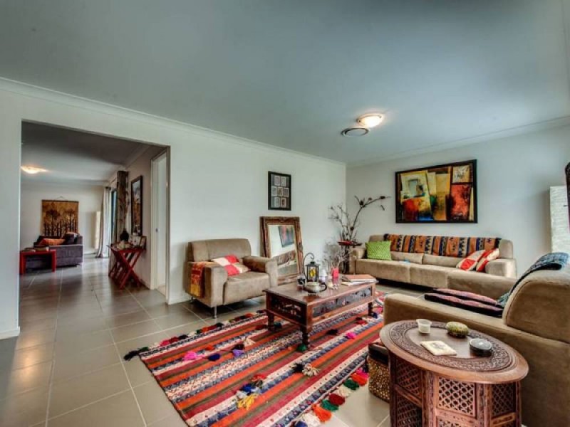 18 Tropical Drive, Forest Lake QLD 4078