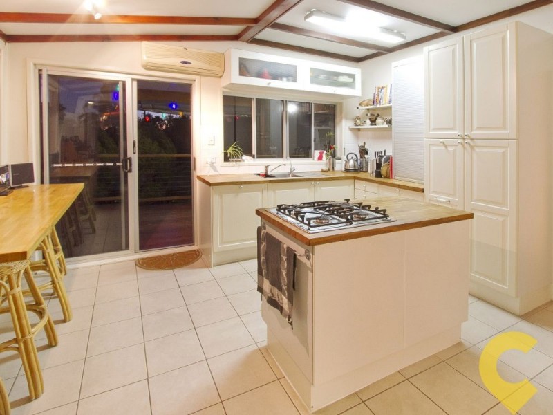 98 Shorncliffe Parade, Shorncliffe QLD 4017