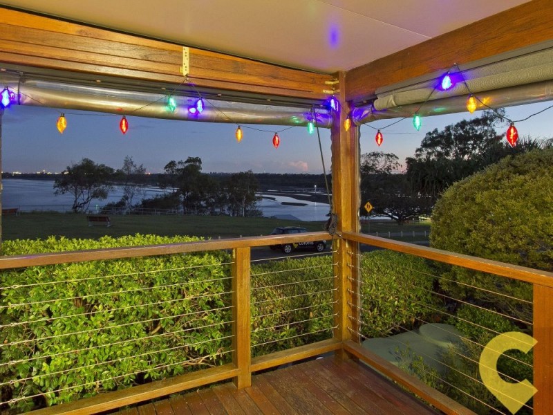 98 Shorncliffe Parade, Shorncliffe QLD 4017