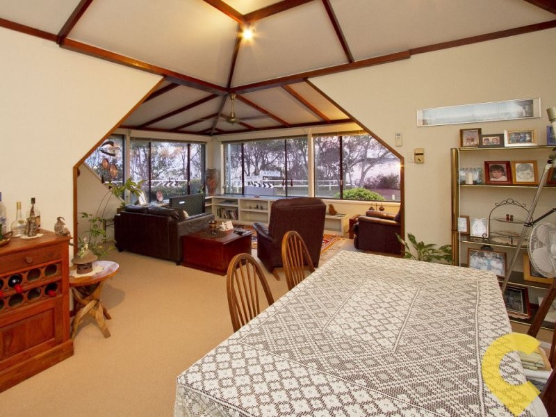 98 Shorncliffe Parade, Shorncliffe QLD 4017