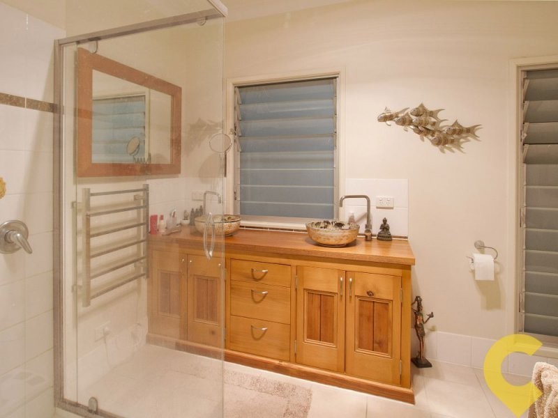 98 Shorncliffe Parade, Shorncliffe QLD 4017