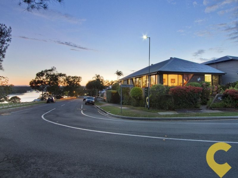 98 Shorncliffe Parade, Shorncliffe QLD 4017