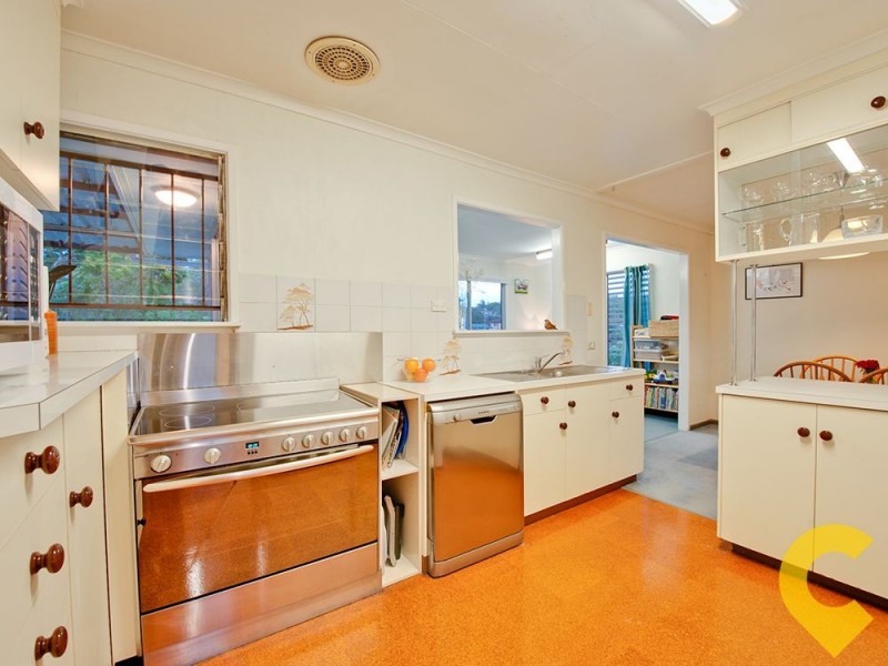 8 Dooloo Crescent, Ferny Hills QLD 4055
