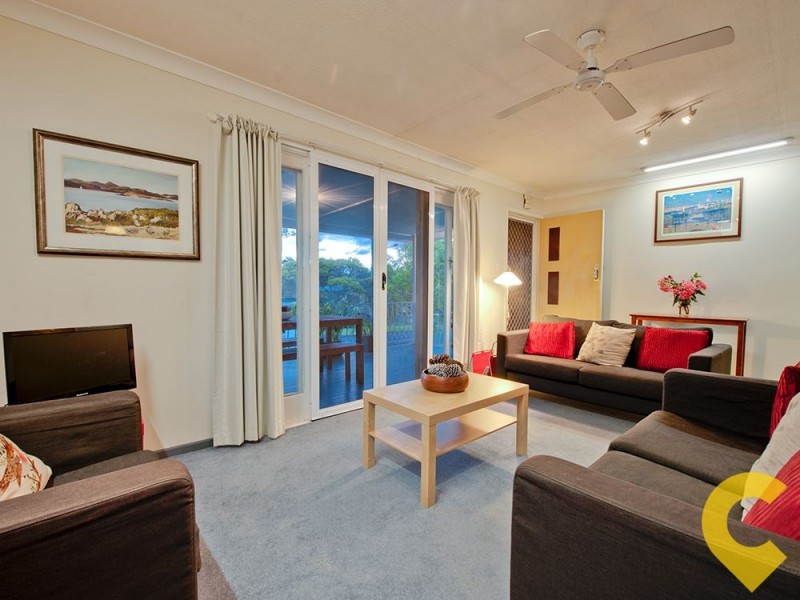 8 Dooloo Crescent, Ferny Hills QLD 4055