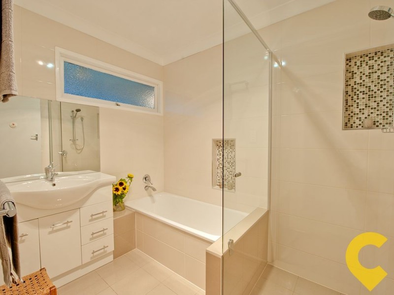 8 Dooloo Crescent, Ferny Hills QLD 4055