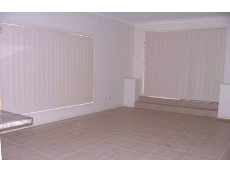 6 Cove Place, Springfield Lakes QLD 4300