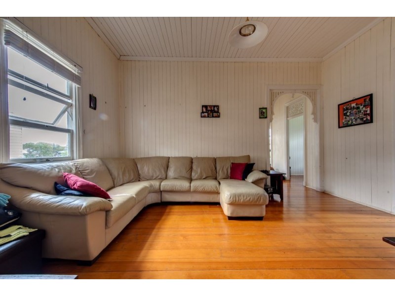 154a South Station, Silkstone QLD 4304