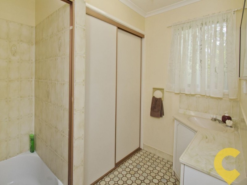 4 Kelunji Court, Beachmere QLD 4510