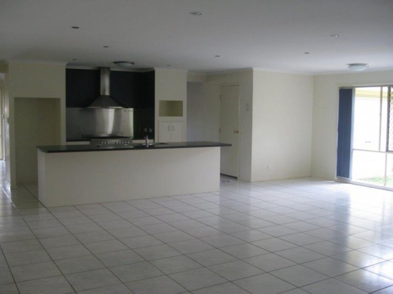 37 The Parkway, Stretton QLD 4116