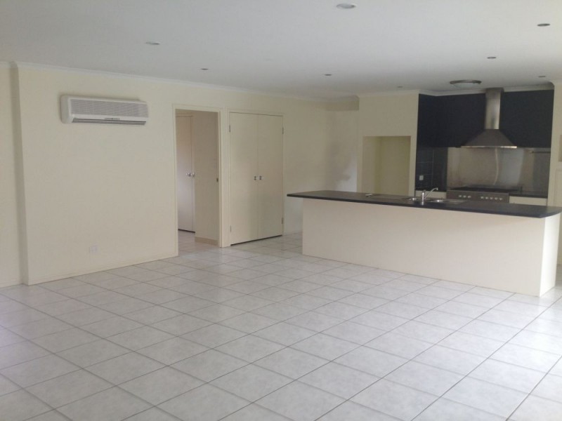 37 The Parkway, Stretton QLD 4116