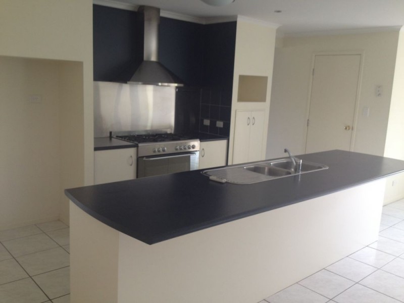 37 The Parkway, Stretton QLD 4116