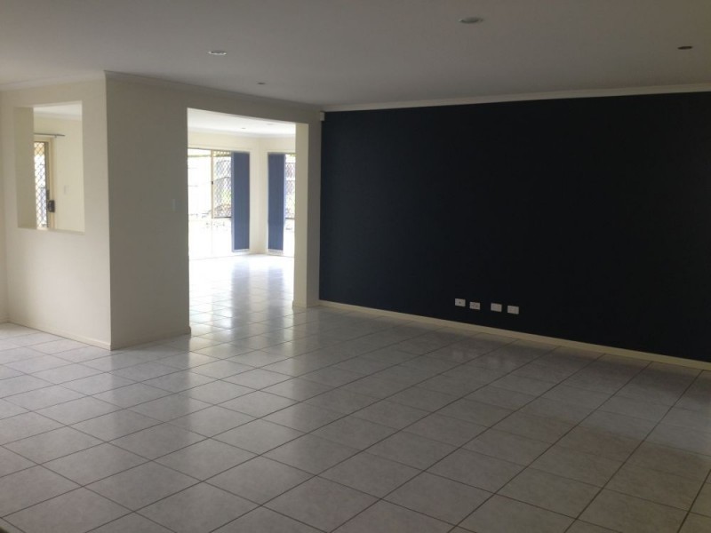 37 The Parkway, Stretton QLD 4116