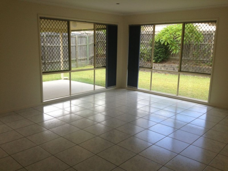 37 The Parkway, Stretton QLD 4116