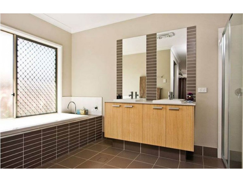 6 Gardenia Circuit, Heathwood QLD 4110