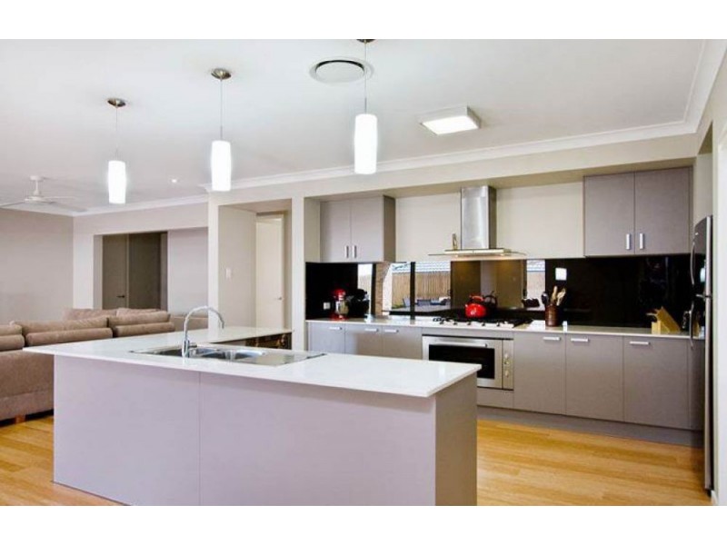 6 Gardenia Circuit, Heathwood QLD 4110