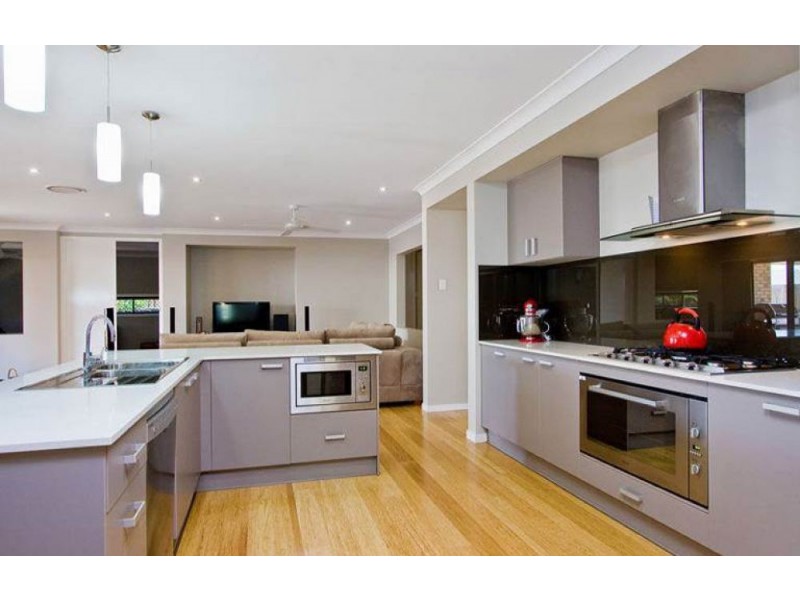 6 Gardenia Circuit, Heathwood QLD 4110