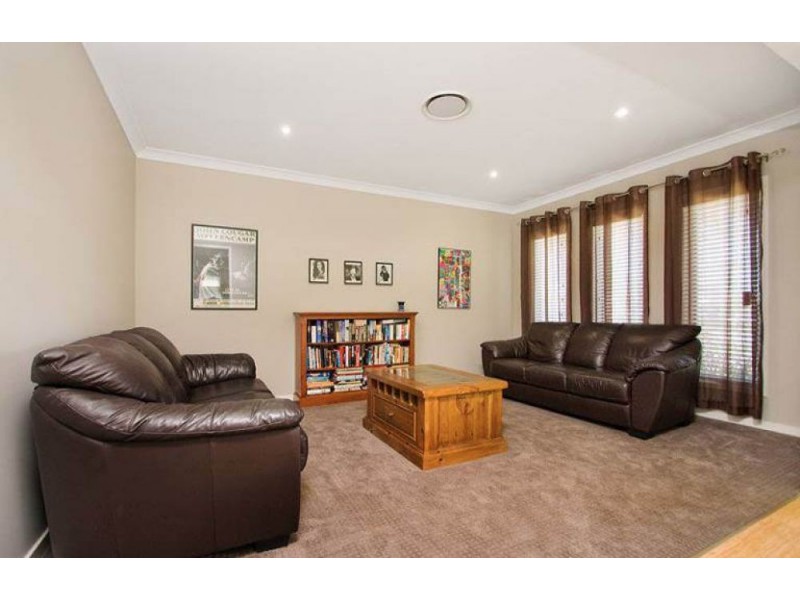 6 Gardenia Circuit, Heathwood QLD 4110