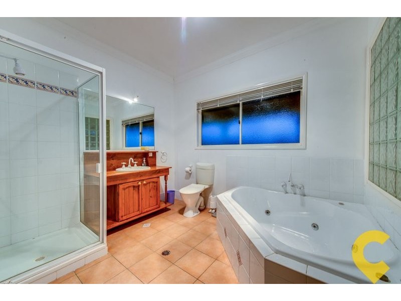 9 Janet Place, Arana Hills QLD 4054