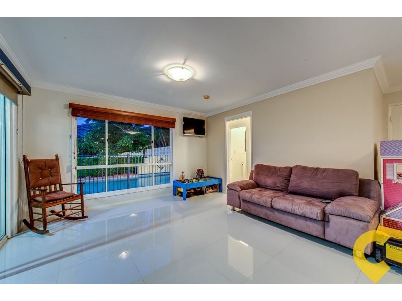 9 Janet Place, Arana Hills QLD 4054