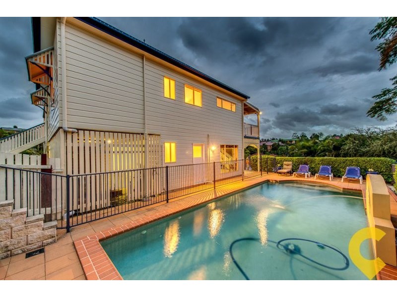 9 Janet Place, Arana Hills QLD 4054