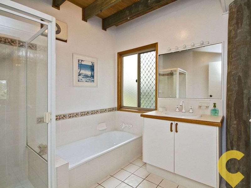 8 Hutton Road, Arana Hills QLD 4054