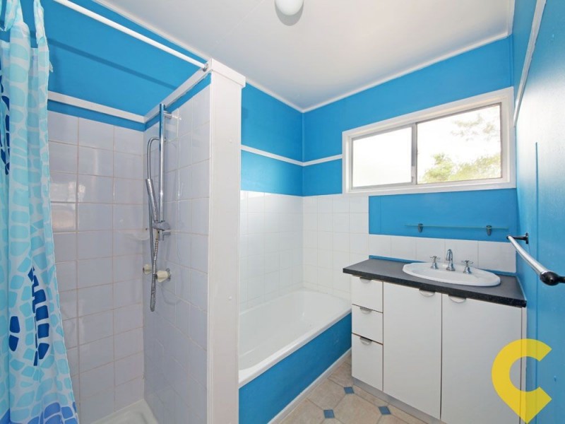 4 Hanlon Road, Petrie QLD 4502